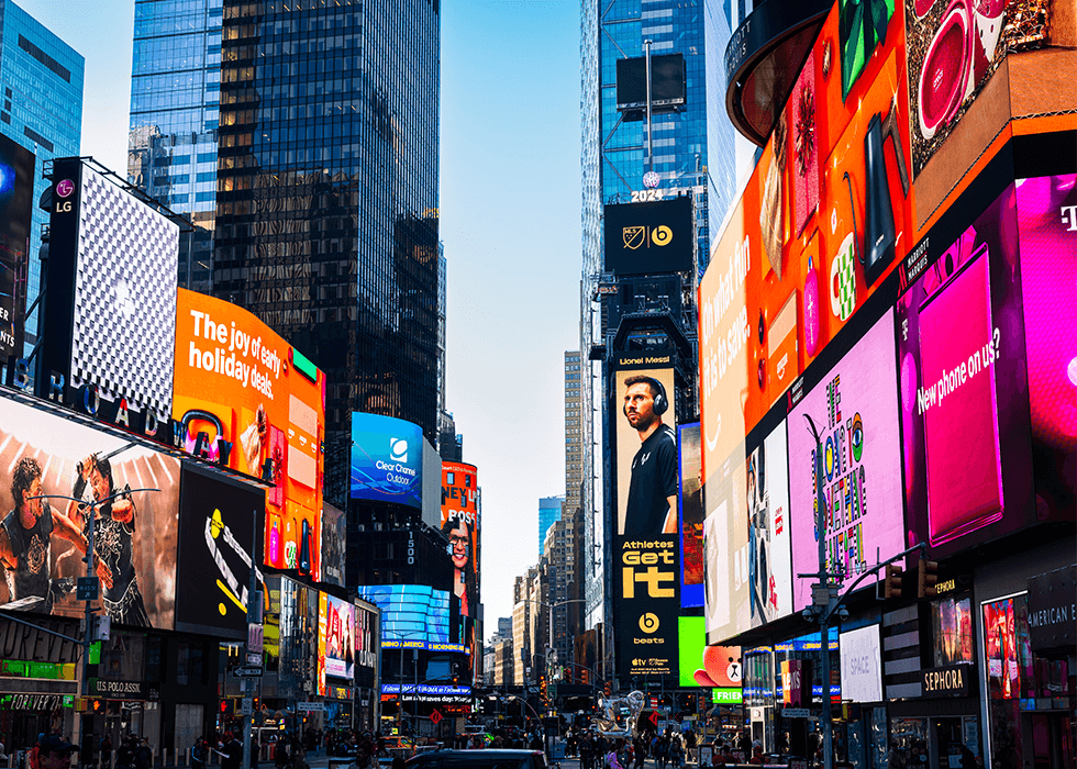 LED_digital_signage_time_to_switch_header New York’s Times Square with LED Signage