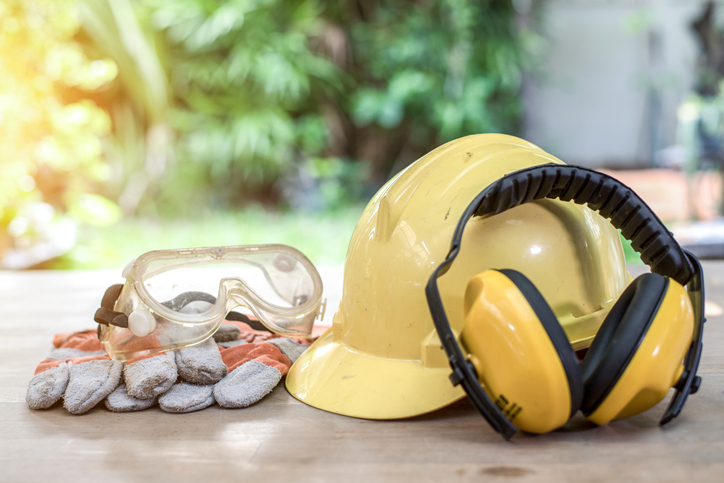 Construction worker safety equipment | AVIXA
